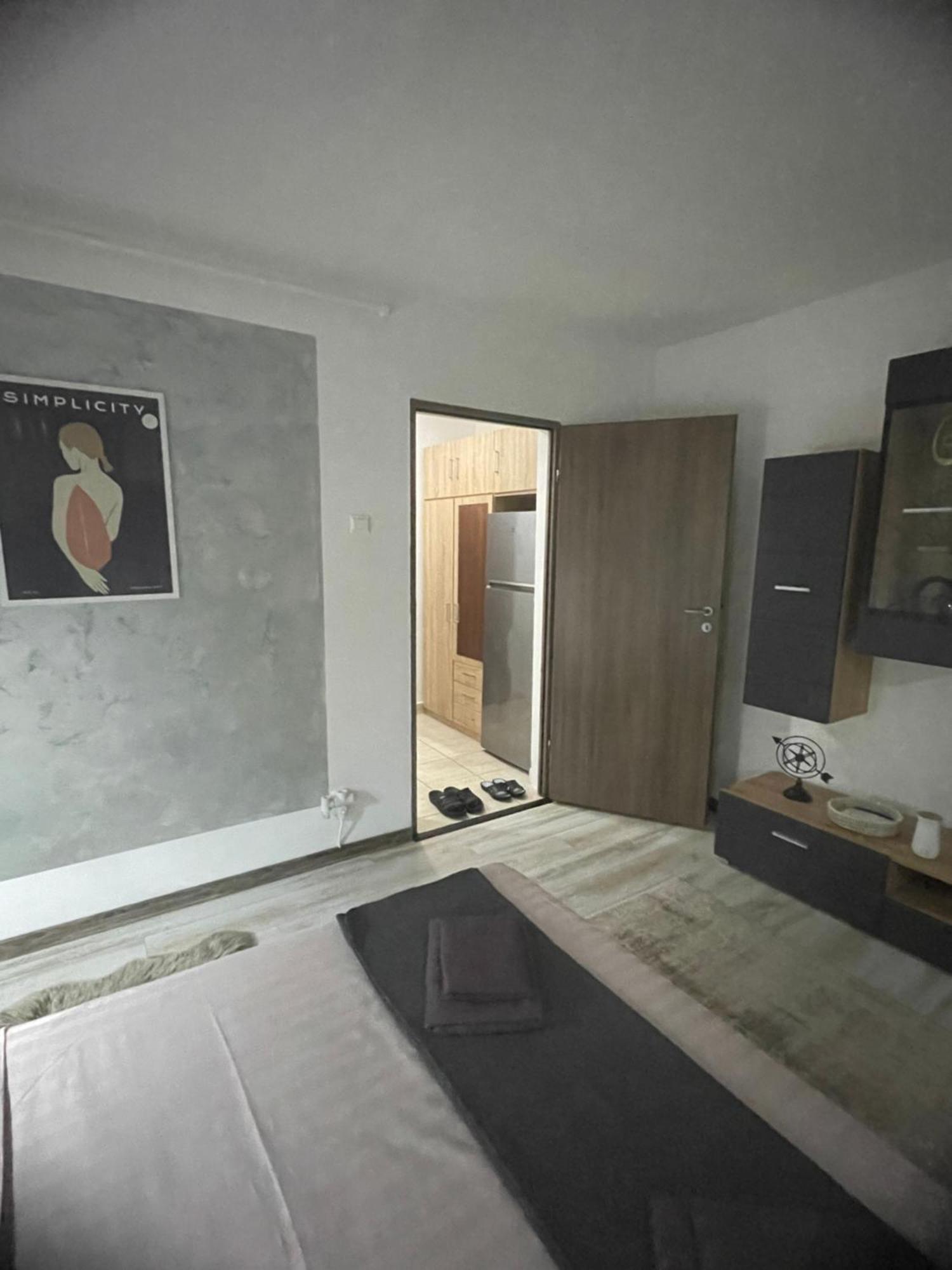 Central Studio Lcs Hunedoara Exterior foto