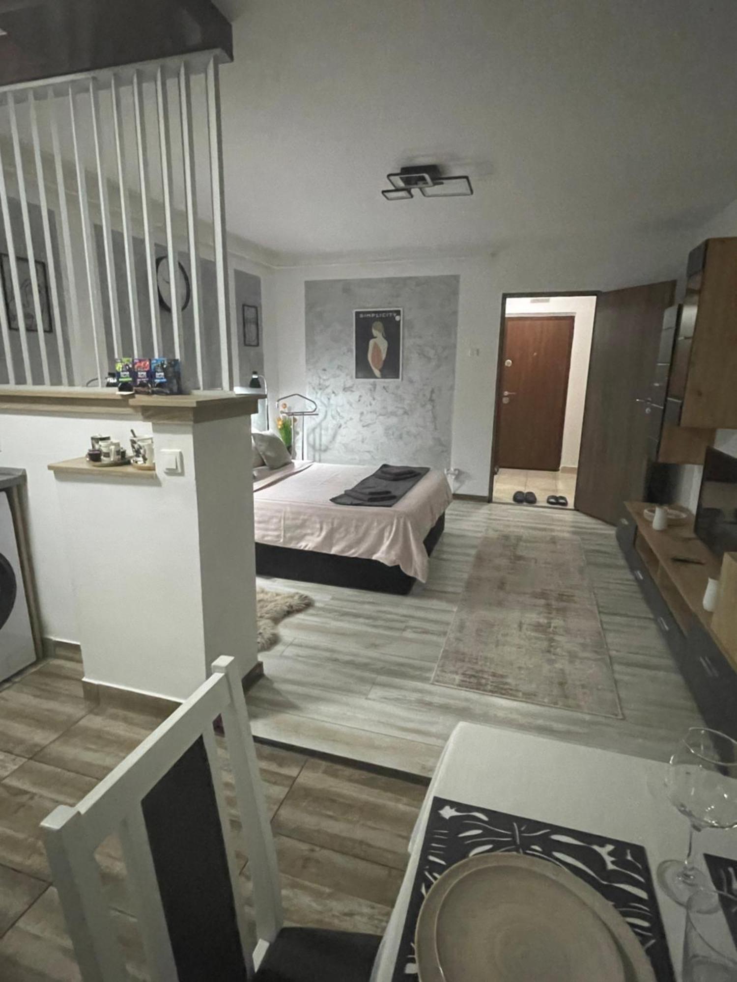 Central Studio Lcs Hunedoara Exterior foto